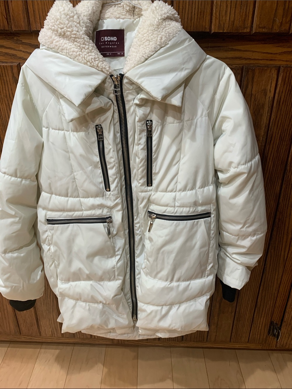 Cisono Los Angeles women’s white hooded cold weather coat Medium